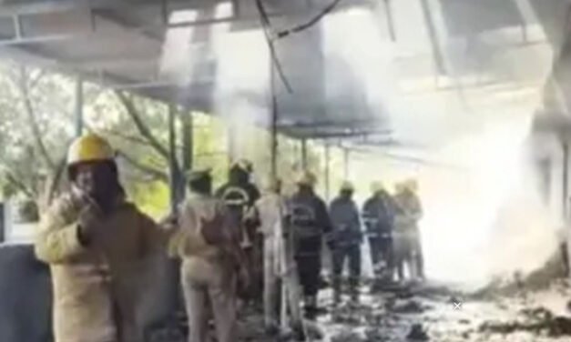 ക​മ്പ​ത്ത് പ​ട​ക്ക നി​ര്‍​മാ​ണ​ശാ​ല​യി​ൽ തീ​പി​ടി​ത്തം; ര​ണ്ട് മ​ര​ണം