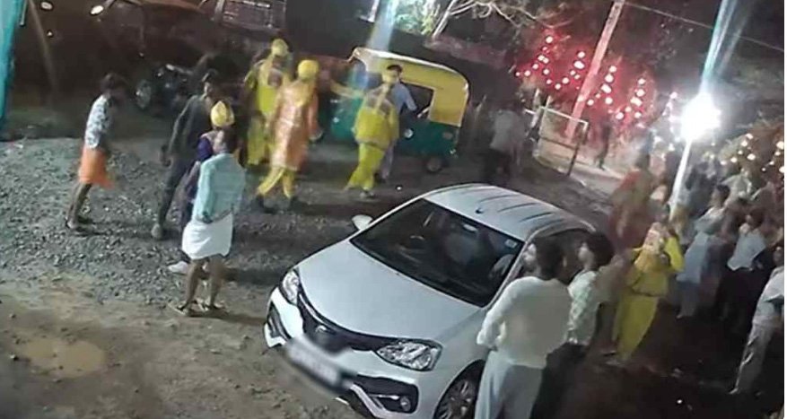 ക്ഷേത്രോത്സവത്തിനിടെ ദമ്പതികൾക്ക് നേരെ ആക്രമണം; പോലീസ് കേസെടുത്തു