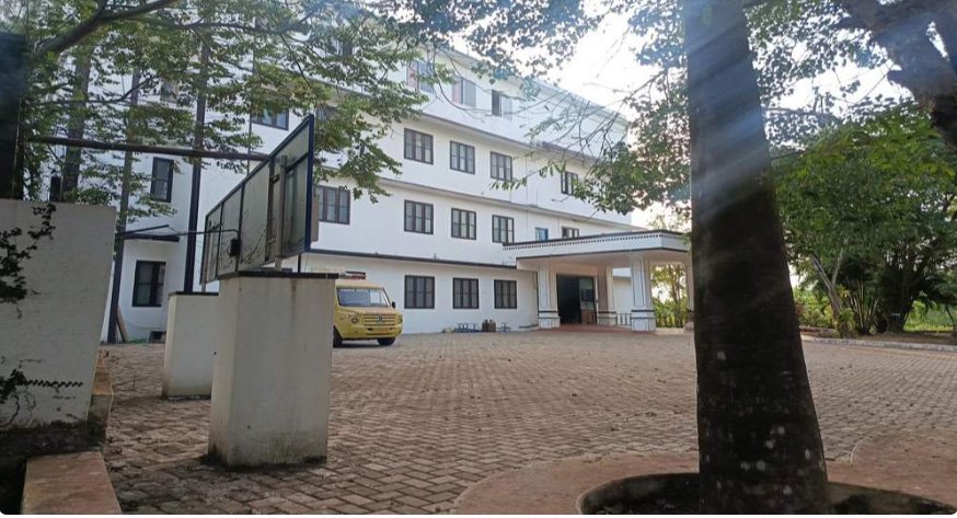 ക​ണ്ണൂ​ർ അ​ഞ്ച​ര​ക്ക​ണ്ടി ദ​ന്ത​ൽ കോ​ളേ​ജി​ന് തി​രി​ച്ച​ടി; ഭൂ​മി തി​രി​ച്ചു​പി​ടി​ക്കാ​ൻ ഉ​ത്ത​ര​വ്