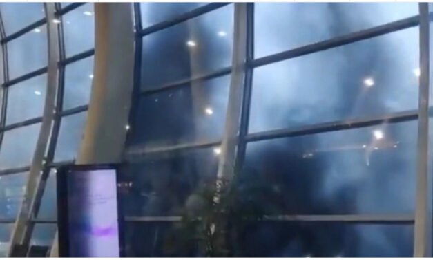 മും​ബൈ വി​മാ​ന​ത്താ​വ​ള​ത്തി​ൽ തീ​പി​ടിത്തം