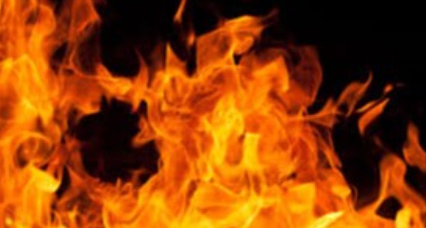 മ​ല​പ്പു​റ​ത്ത് ഗ്യാ​സ് സി​ലി​ണ്ട​റി​ന് തീ​പി​ടി​ച്ച് വീ​ടി​ന്‍റെ അ​ടു​ക്ക​ള​യ​ട​ക്കം ക​ത്തി​ന​ശി​ച്ചു