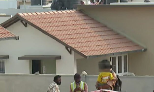 വ​യ​നാ​ട് ടൗ​ൺ​ഷി​പ്പി​ലെ ഒ​രു വീ​ട്ടി​ൽ കൂ​ടി ചോ​ർ​ച്ച​യെ​ന്ന് പ​രാ​തി