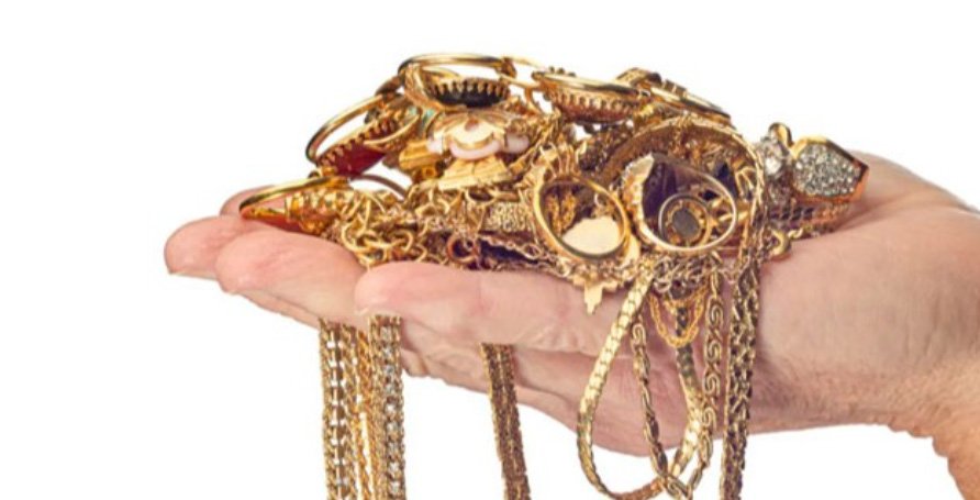 ആക്രിക്ക് പൊന്നും വില; വിറ്റ പുസ്തകത്തിൽ ആറ് പവൻ സ്വർണം