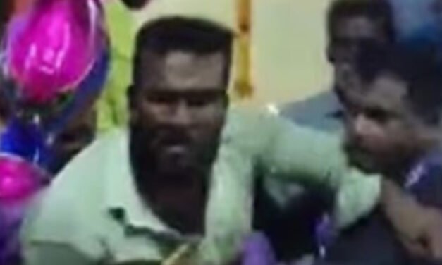 ഉ​ത്സ​വ​ത്തി​നി​ടെ വ​ടി​വാ​ളു​മാ​യി യു​വാ​വി​ന്‍റെ പ​രാ​ക്ര​മം; പോ​ലീ​സ് കേ​സെ​ടു​ത്തു