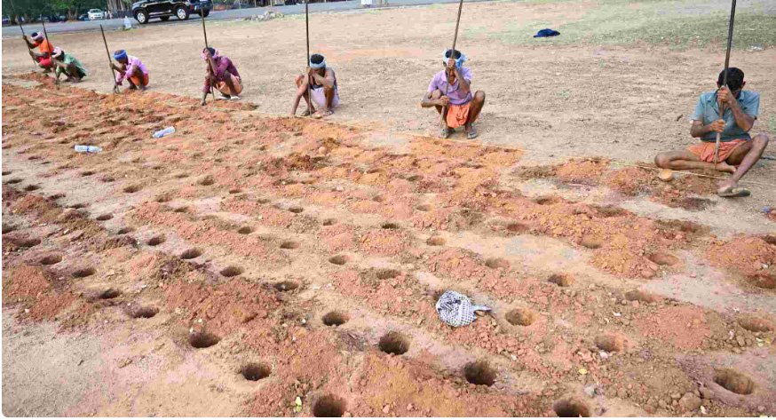 കൊ​ടി​യേ​റി​യാ​ൽ വെ​ടി​ക്കെ​ട്ട​റ തു​റ​ക്കാ​ൻ ആ​ദ്യ​മി​ന്ന​ൽ​പ്പി​ണ​ർ ; 24നു ​സാ​മ്പി​ൾ വെ​ടി​ക്കെ​ട്ട്