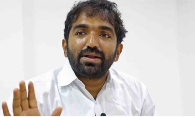 കെ​ട്ടി​ട നി​ര്‍​മാ​ണ​ത്തി​ന് തൃ​ശൂ​രു​കാ​ര​നാ​യ പ​ണി​ക്കാ​ര​നെ കി​ട്ടി; കെ. ​രാ​ജ​നെ പ​രി​ഹ​സി​ച്ച് ചാ​ണ്ടി ഉ​മ്മ​ന്‍