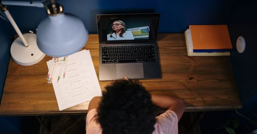 സൂര്യൻ ചൂടിലാണ്: പാലക്കാട്ട് വിദ്യാഭ്യാസ സ്ഥാപനങ്ങളിൽ ഓൺലൈൻ ക്ലാസ് 