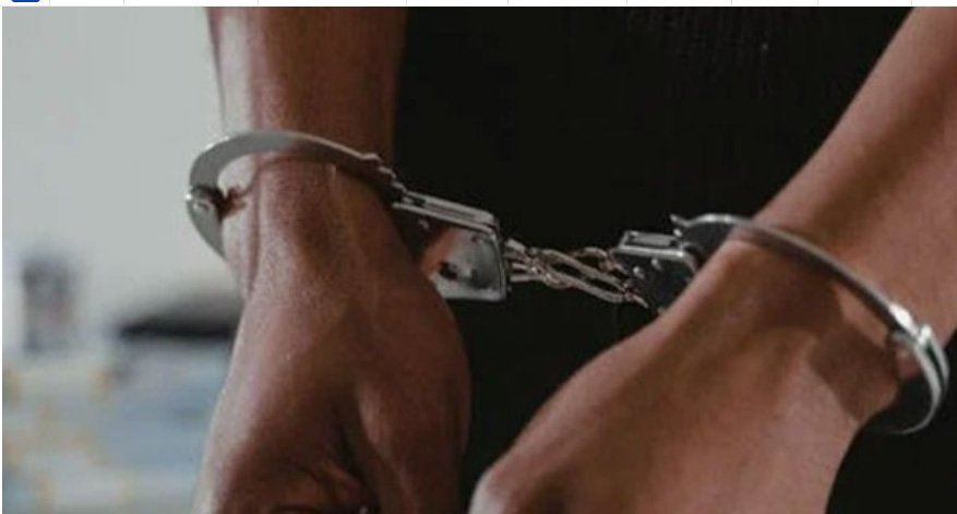 രാത്രിയിൽ റോഡിൽ വാഹനങ്ങൾ തടഞ്ഞ് യാത്രക്കാരെ ഭയപ്പെടുത്തുന്ന യുവാവ് അറസ്റ്റിൽ