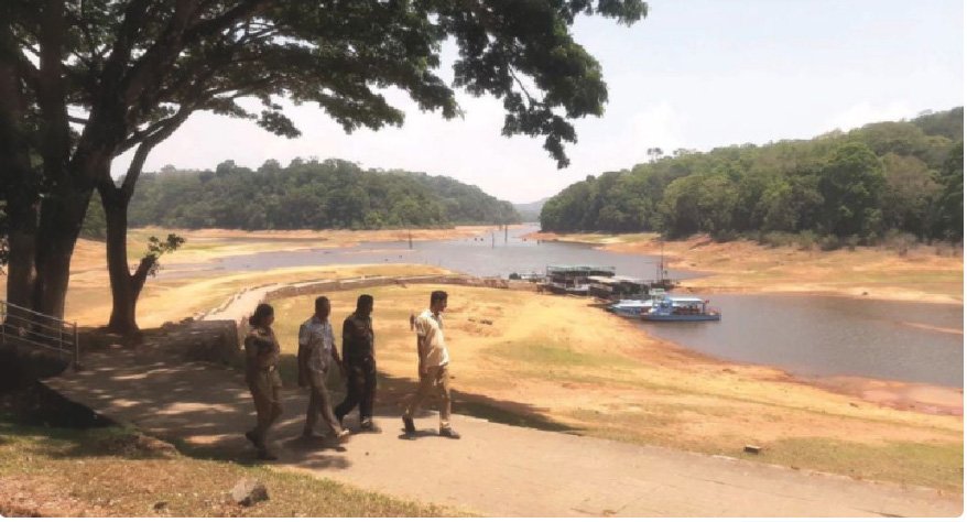 ജ​ല​നി​ര​പ്പ് താ​ഴ്ന്നു: തേ​ക്ക​ടി​യി​ല്‍ ബോ​ട്ട് സ​ര്‍​വീ​സ് പ്ര​തി​സ​ന്ധി​യി​ൽ