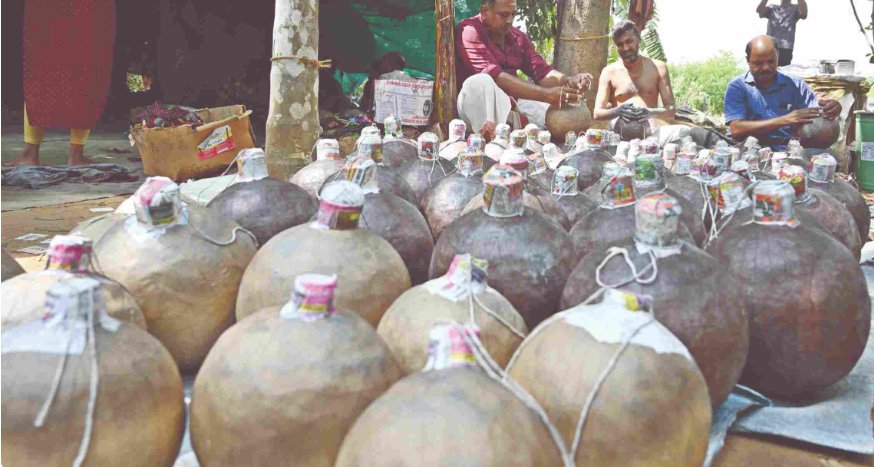 വെ​ടി​ക്കെ​ട്ട് പു​ര​യി​ലെ സ്ഫോ​ട​നം; തൃ​ശൂ​ർ പൂ​രം ആ​ർ​ഭാ​ട​ങ്ങ​ളി​ല്ലാ​തെ ന​ട​ത്താ​ൻ ആ​ലോ​ച​ന