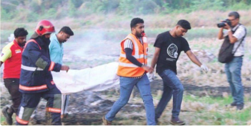 കു​ഴി​മി​ന്ന​ലും അ​മി​ട്ടും പൊ​ട്ടി​ത്തെ​റി​ച്ചു