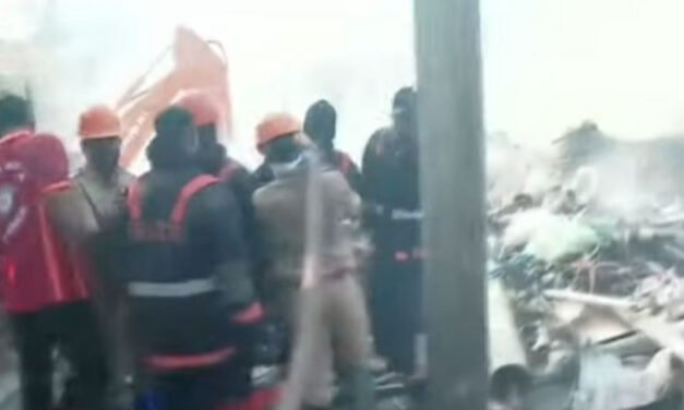 മ​ല​പ്പു​റ​ത്ത് പ്ലാ​സ്റ്റി​ക് ക​മ്പ​നി​യി​ൽ വ​ൻ തീ​പി​ടി​ത്തം; തീ ​അ​ണ​യ്ക്കാ​ൻ ശ്ര​മം തു​ട​രു​ന്നു