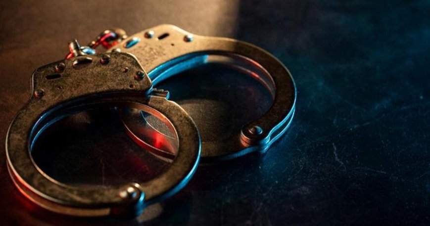 ത​മി​ഴ്‌​നാ​ട് തെ​ര​ഞ്ഞെ​ടു​പ്പ്: വോ​ട്ട് ചെ​യ്യു​ന്ന​തി​നി​ടെ സം​ഘ​ർ​ഷം; പോ​ളിം​ഗ് ബൂ​ത്തി​ൽ പോ​ലീ​സു​കാ​ര​ന് കു​ത്തേ​റ്റു