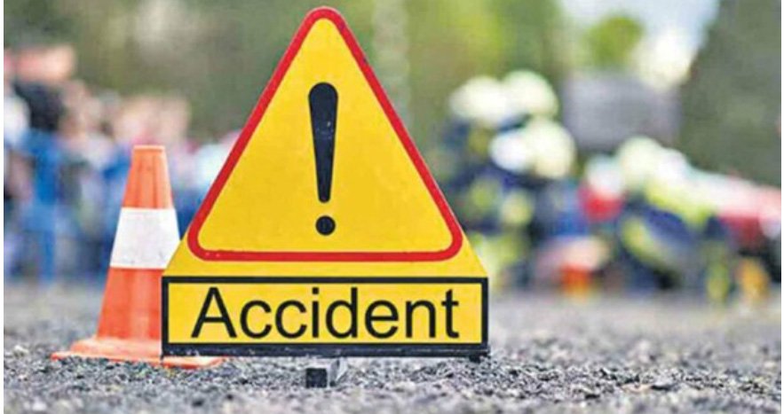 അ​മി​ത​വേ​ഗ​ത്തി​ൽ വ​ന്ന ട്ര​ക്ക് നി​ർ​ത്തി​യി​ട്ടി​രു​ന്ന കാ​റി​ലി​ടി​ച്ച് ര​ണ്ട് സ​ഹോ​ദ​രി​മാ​ർ മ​രി​ച്ചു