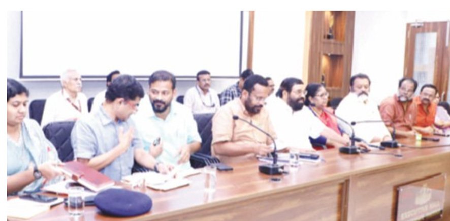 വെ​ടി​ക്കെ​ട്ടൊ​ഴി​വാ​ക്കി ആർഭാടം കു​റ​ച്ച് പൂ​രം