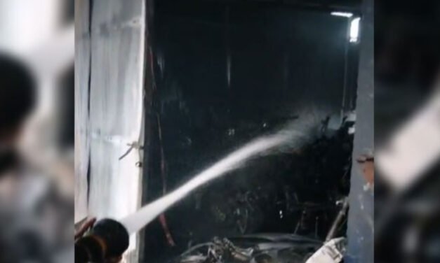 ശ​ബ​രി​മ​ല ക്ഷേ​ത്ര​ത്തി​ന് മു​ക​ളി​ലൂ​ടെ ഹെ​ലി​കോ​പ്റ്റ​ര്‍ പ​റ​ത്തി​യ സം​ഭ​വം; കേ​സെ​ടു​ത്ത് പോ​ലീ​സ്