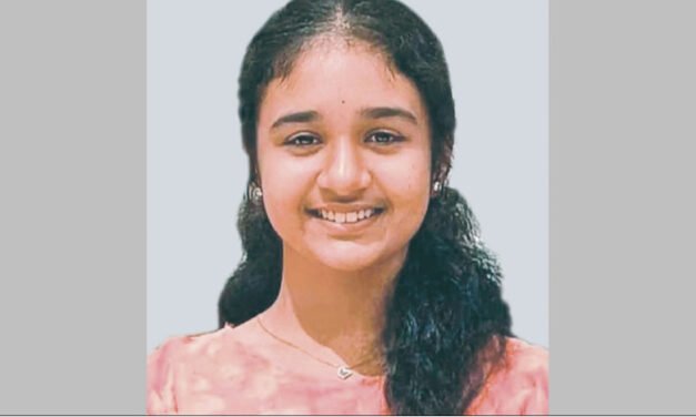 കണ്ണീരിൽ കുതിർന്ന് നാട്; ശ്രീ​ന​ന്ദയുടെ മൃതദേഹം വീട്ടിലെത്തിച്ചു