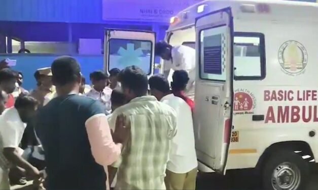 വാൽപ്പാറയിൽ നാടിനെ നടുക്കിയ ദുരന്തം: വിനോദയാത്ര പോയ പാങ്ങ് സ്കൂളിലെ 9 പേർ മരിച്ചു; കണ്ണീർക്കടലായി മലപ്പുറം