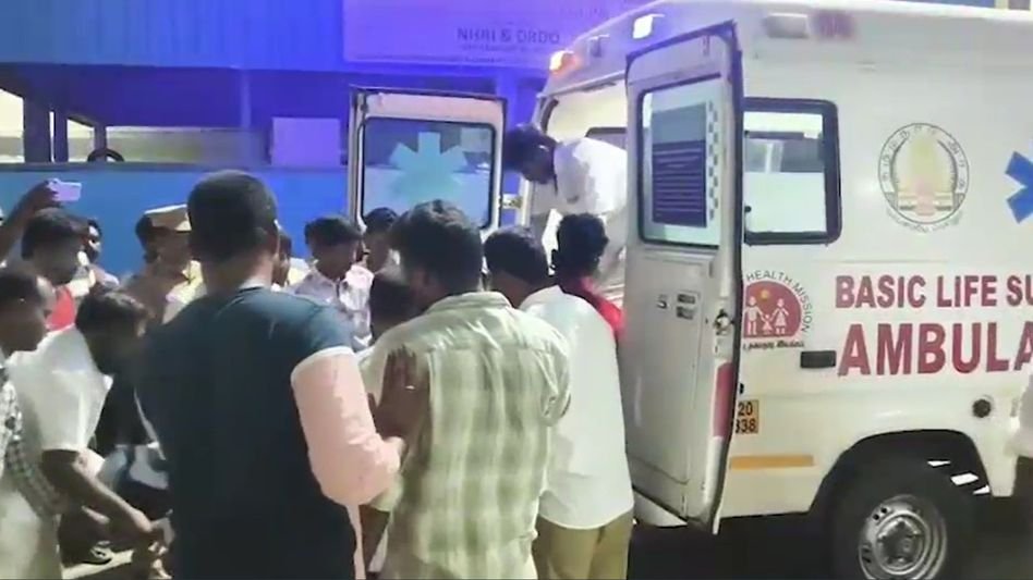 വാൽപ്പാറയിൽ നാടിനെ നടുക്കിയ ദുരന്തം: വിനോദയാത്ര പോയ പാങ്ങ് സ്കൂളിലെ 9 പേർ മരിച്ചു; കണ്ണീർക്കടലായി മലപ്പുറം