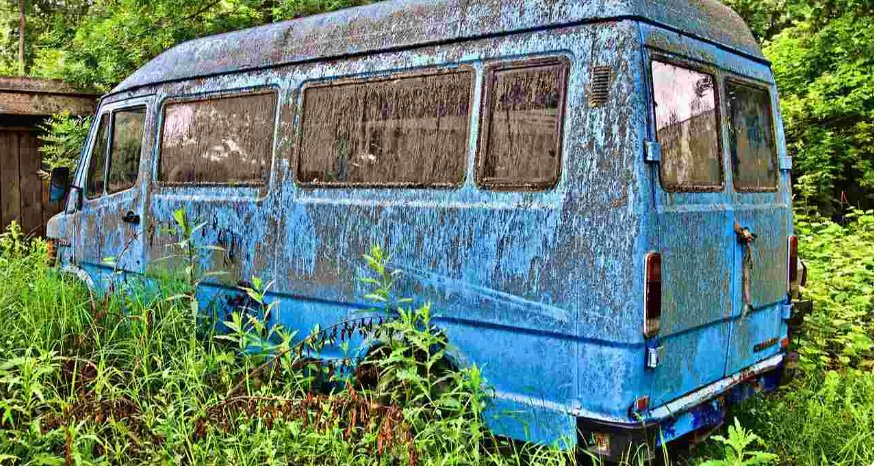 വിസർജ്യങ്ങൾക്കിടയിൽ രണ്ട് വർഷം കുളിക്കാതെ ഒൻപത് വയസുകാരൻ; മ​ക​നെ വാ​നി​ൽ പൂ​ട്ടി​യി​ട്ട പിതാവ് അറസ്റ്റിൽ