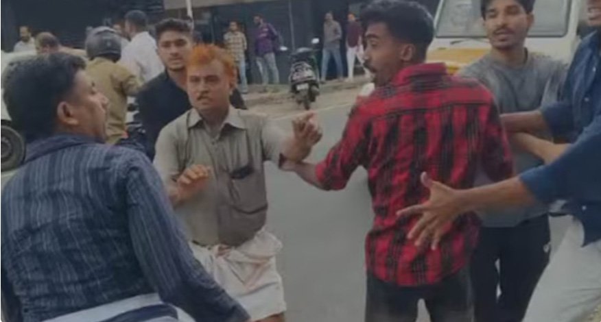 പെ​ൺ​കു​ട്ടി​യെ കാ​മു​ക​നൊ​പ്പം പോ​കാ​ൻ അ​നു​വ​ദി​ച്ച് കോ​ട​തി; കോ​ട​തി പ​രി​സ​ര​ത്ത് കൂ​ട്ട​ത്ത​ല്ല്