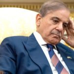 മധ്യസ്ഥത വഹിക്കാൻ പോയ പാക്കിസ്ഥാന്റെ ‘സമാധാനം’ പോയി; പെട്രോളിന് 137 രൂപ കൂട്ടി, ഡീസലിന് 185, പ്രതിഷേധം ശക്തം