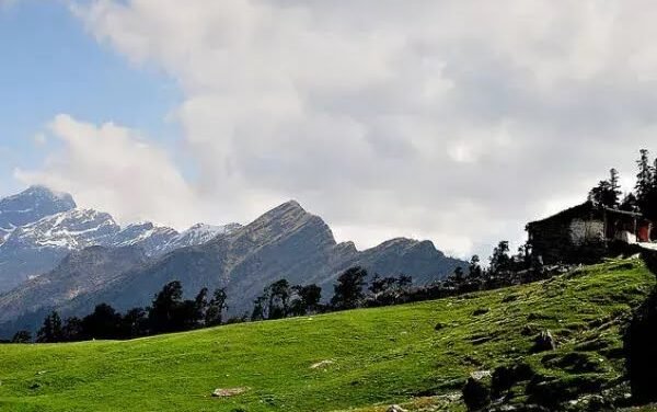 മലമ്പാതകളുടെ മനോഹാരിതയിലൂടെ കാഴ്ചകളുടെ കൊടുമുടിയേറാം; ‘മിനി സ്വിറ്റ്സർലാൻഡാ’യ ചോപ്തയിലെ വിശേഷങ്ങൾ