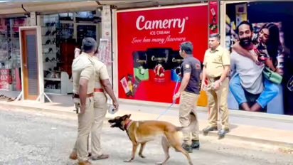 കടയടച്ച് പോയി അടുത്ത ദിവസം തുറക്കാനെത്തിയപ്പോൾ കട തുറന്നിരിക്കുന്നു, നഷ്ടമായത് ലക്ഷങ്ങളുടെ ഫോണും സിസിടിവി ഡിവിആറും