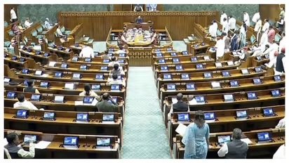 ലോക്സഭ സീറ്റുകൾ 850 ആകും, സംസ്ഥാനങ്ങൾക്ക് 815 സീറ്റുകൾ, എംപിമാർക്ക് കേന്ദ്രം കൈമാറിയ ഭരണഘടന ഭേദഗതി ബില്ലിലെ വിവരങ്ങൾ