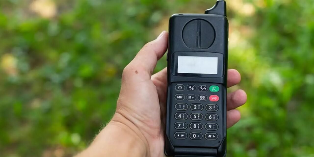 ബാഗേജിൽ സാറ്റലൈറ്റ് ഫോൺ; ശ്രീനഗർ വിമാനത്താവളത്തിൽ രണ്ട് യു.എസ് പൗരൻമാർ പിടിയിൽ