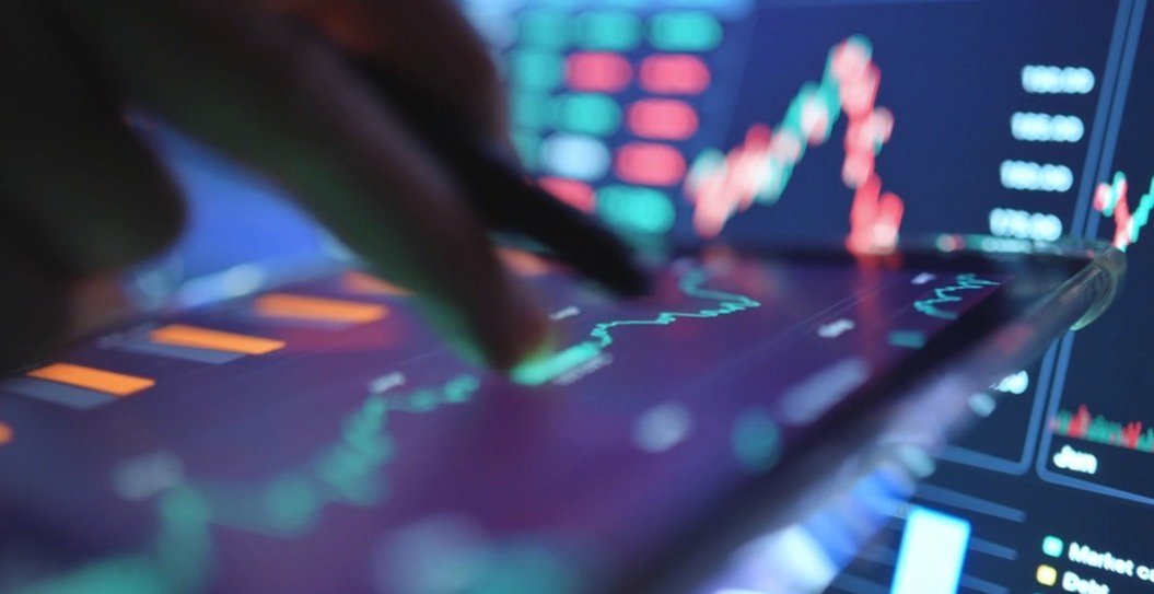 ട്രംപിന്റെ നീക്കങ്ങൾക്ക് മുൻപേ ‘നീക്കങ്ങൾ’; ഇൻസൈഡർ ട്രേഡിംഗ് ആരോപണങ്ങൾ വിപണിയെ ഉലയ്ക്കുന്നു