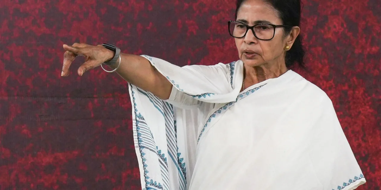 ‘രാത്രിയും പകലും കാവൽവേണം’;എക്‌സിറ്റ് പോൾ പ്രവചനങ്ങൾക്ക് പിന്നാലെ പ്രവർത്തകരോട് മമതയുടെ ആഹ്വാനം