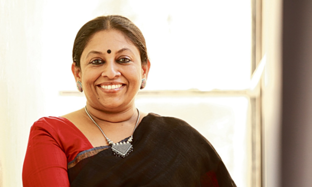 ‘വികസനത്തിന് ഇടതുപക്ഷ മുന്നണി അല്ലാതെ മറ്റൊന്നില്ല, LDF തന്നെ അധികാരത്തിൽ വരണം’; കെ ആർ മീര