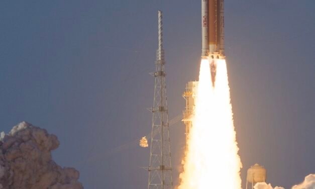 ആർട്ടെമിസ് 2 വിജയകരമായി വിക്ഷേപിച്ചു