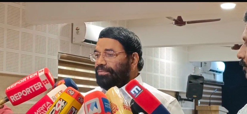 തൃശൂർ പൂരം വെടിക്കെട്ട് അപകടത്തിൽ വെടിമരുന്നിന്റെ അളവ് അനുവദനീയമായതിലും അധികമായിരുന്നോ എന്ന കാര്യം പ്രത്യേകമായി അന്വേഷിക്കുമെന്ന് മന്ത്രി വി എൻ വാസവൻ.