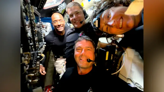 ചന്ദ്രനെ ചുറ്റി ചരിത്രം കുറിച്ച് ആർട്ടെമിസ് II മടക്കയാത്ര ആരംഭിച്ചു