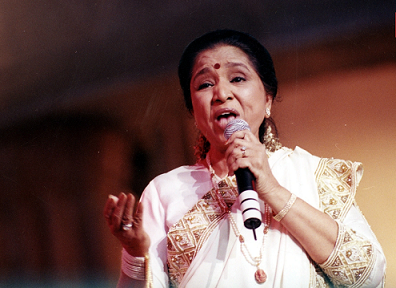 ആശാ ഭോസ്‌ലേയെ ഹൃദയാഘാതത്തെത്തുടർന്ന് ആശുപത്രിയിൽ പ്രവേശിപ്പിച്ചു