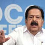 സോഷ്യൽ മീഡിയയിലൂടെയല്ല, ഹൈക്കമാൻഡാണ് മുഖ്യമന്ത്രിയെ തീരുമാനിക്കുന്നതെന്ന് രമേശ് ചെന്നിത്തല