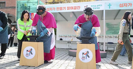 മുള്ളുവേലികൾ കുരിശാകുന്നു: സമാധാനത്തിന്റെ സന്ദേശവുമായി കൊറിയൻ യുവത്വം