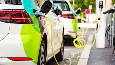 ഇലക്ട്രിക് കാറുകൾക്ക് ഇനി വിലയേറും; നികുതി ഇളവ് പിൻവലിച്ച് കർണാടക സർക്കാർ