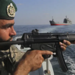 ഹോർമുസ് കടലിടുക്കിൽ കപ്പലുകൾക്ക് നേരെ വെടിവെപ്പ്; വഴങ്ങാതെ ഇറാൻ