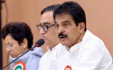 ‘ഇന്ത്യ നരകക്കുഴിയെന്ന് വിളിച്ചിട്ടും ഒരക്ഷരം മിണ്ടിയില്ല’; ട്രംപിന് മുന്നിൽ മോദി കീഴടങ്ങി: കെ സി വേണുഗോപൽ