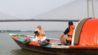 ‘യമുനയെ പോലെ മലിനമല്ല ഹൂഗ്ലി’; പ്രധാനമന്ത്രിയുടെ തോണി യാത്രയിൽ മറുപടിയുമായി മമത ബാനർജി