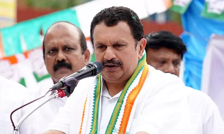 ‘മുഖ്യമന്ത്രി ചർച്ച ഇപ്പോൾ വേണ്ട’; ജയിപ്പിച്ചയുടൻ തർക്കം തുടങ്ങിയെന്ന് ജനങ്ങളെക്കൊണ്ട് പറയിപ്പിക്കരുതെന്ന് കെ മുരളീധരൻ