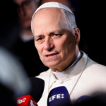 യുദ്ധം അവസാനിപ്പിക്കാൻ ലോകനേതാക്കൾ ചർച്ചയ്ക്ക് തയ്യാറാകണമെന്ന് ലെയോ പാപ്പ