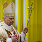 മതത്തെ രാഷ്ട്രീയനേട്ടങ്ങൾക്കായി ഉപയോഗിക്കുന്നവർക്ക് കഷ്ടം: യുദ്ധത്തിന്റെ യജമാനന്മാർക്കെതിരെ മാർപാപ്പ