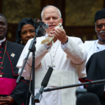 ‘സമാധാനം വെറുമൊരു മുദ്രാവാക്യമാകരുത്’: കാമറൂണിൽ നിന്നും ലെയോ പതിനാലാമൻ മാർപാപ്പ