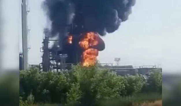 റഷ്യയിൽ വൻ സ്ഫോടനം: എണ്ണ ശുദ്ധീകരണ ശാല ഡ്രോൺ ആക്രമണത്തിൽ കത്തിയമർന്നു; യുക്രെയ്ൻ തിരിച്ചടിയെന്ന് റിപ്പോർട്ട്