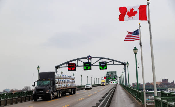 കാനഡ-യുഎസ് വ്യാപാരയുദ്ധം: അതിർത്തിയിലെ പ്രധാന പാതകളിൽ ചരക്ക് നീക്കം കുറഞ്ഞു