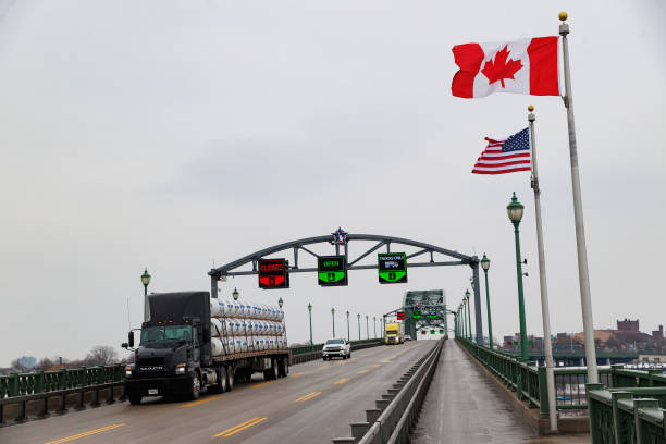 കാനഡ-യുഎസ് വ്യാപാരയുദ്ധം: അതിർത്തിയിലെ പ്രധാന പാതകളിൽ ചരക്ക് നീക്കം കുറഞ്ഞു